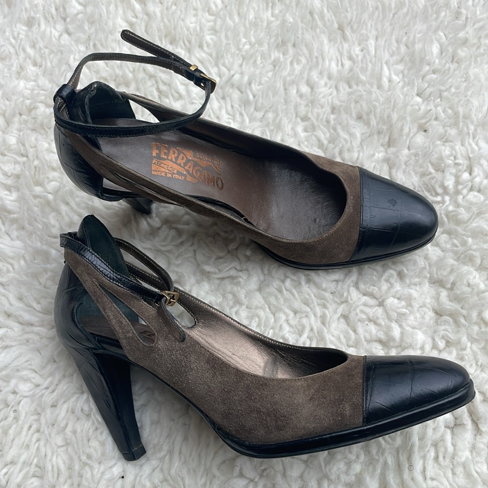 Salvatore Ferragamo Taupe/Black Suede & Embossed Leather Women's Pumps 6.5 - Picture 11 of 16